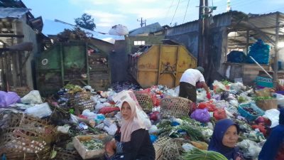 Sampah Menumpuk di Sudut Pasar Rembang, Pedagang dan Pembeli Keluhkan Bau Tak Sedap