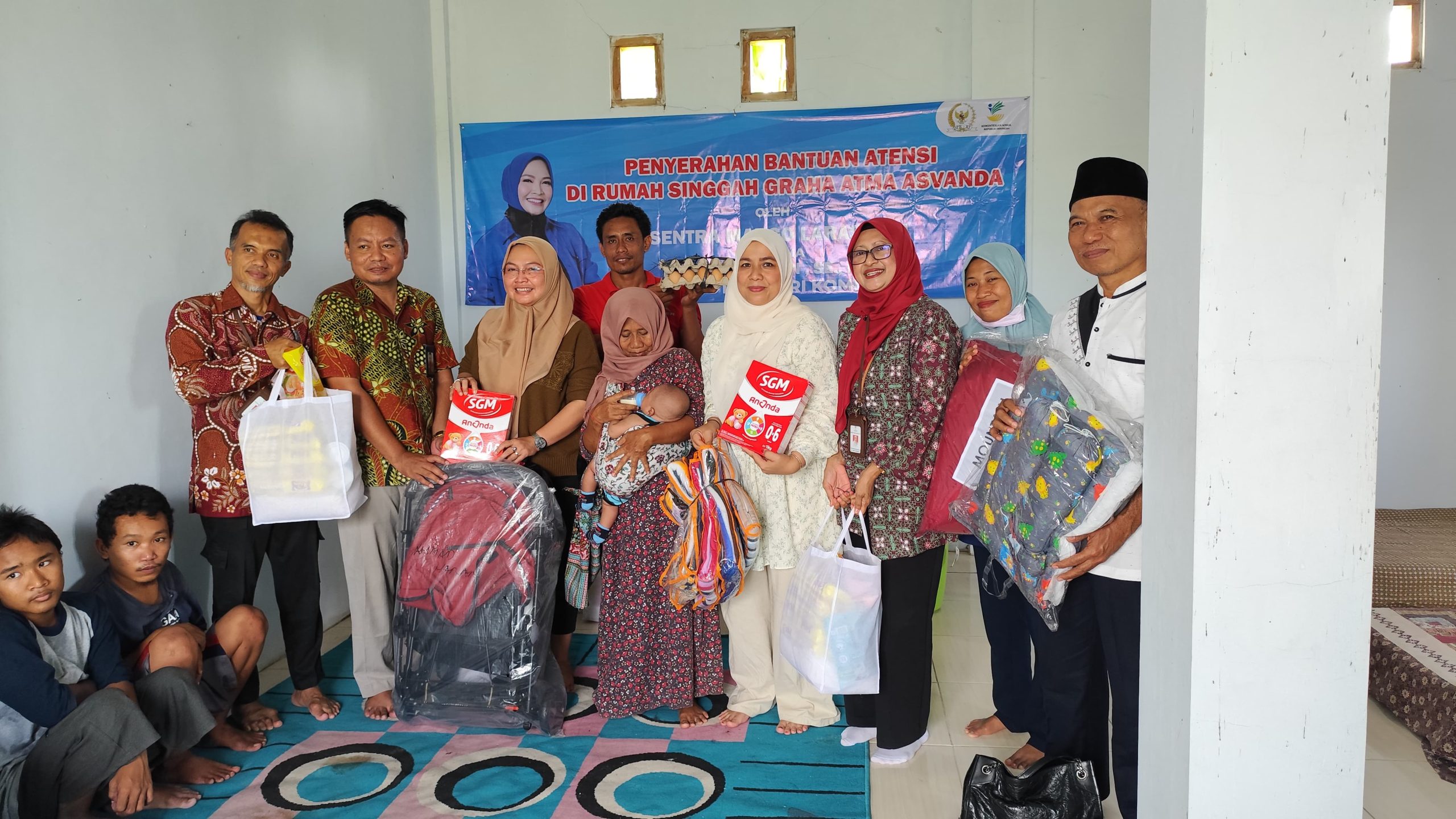 Sri Wulan Salurkan Bantuan ke Rumah Singgah ODGJ di Desa Bogorejo Rembang