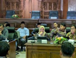 Ratusan Guru Honorer Rembang Audiensi ke DPRD, Pertanyakan Kepastian Nasib Pasca UU ASN