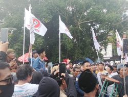 Ribuan Warga Pati Gelar Jumat Berkah dan Slametan Syukur atas Penetapan Tersangka Sudewo