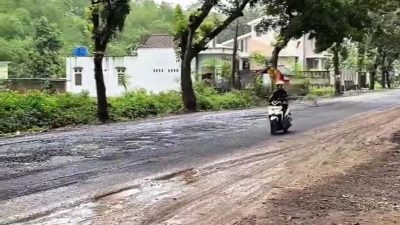 Ruas Jalan Pati–Tayu Rusak Parah, Pemprov Jateng Siapkan Perbaikan Bertahap
