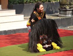 Kisah Ratih, Satu-satunya Pemain Barongan Perempuan di Blora